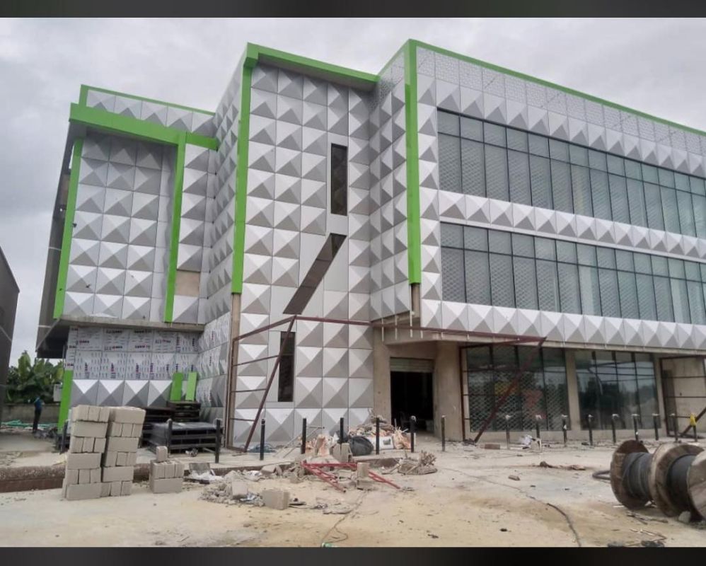 outdoor-wall-art-and-murals